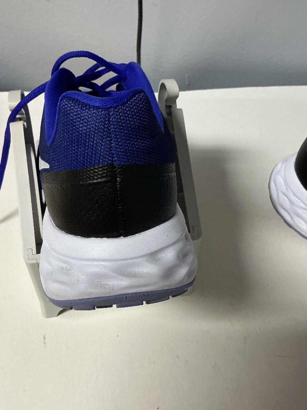 Nike Men’s Blue and White Running Sneakers Size 12 - Picture 5 of 7